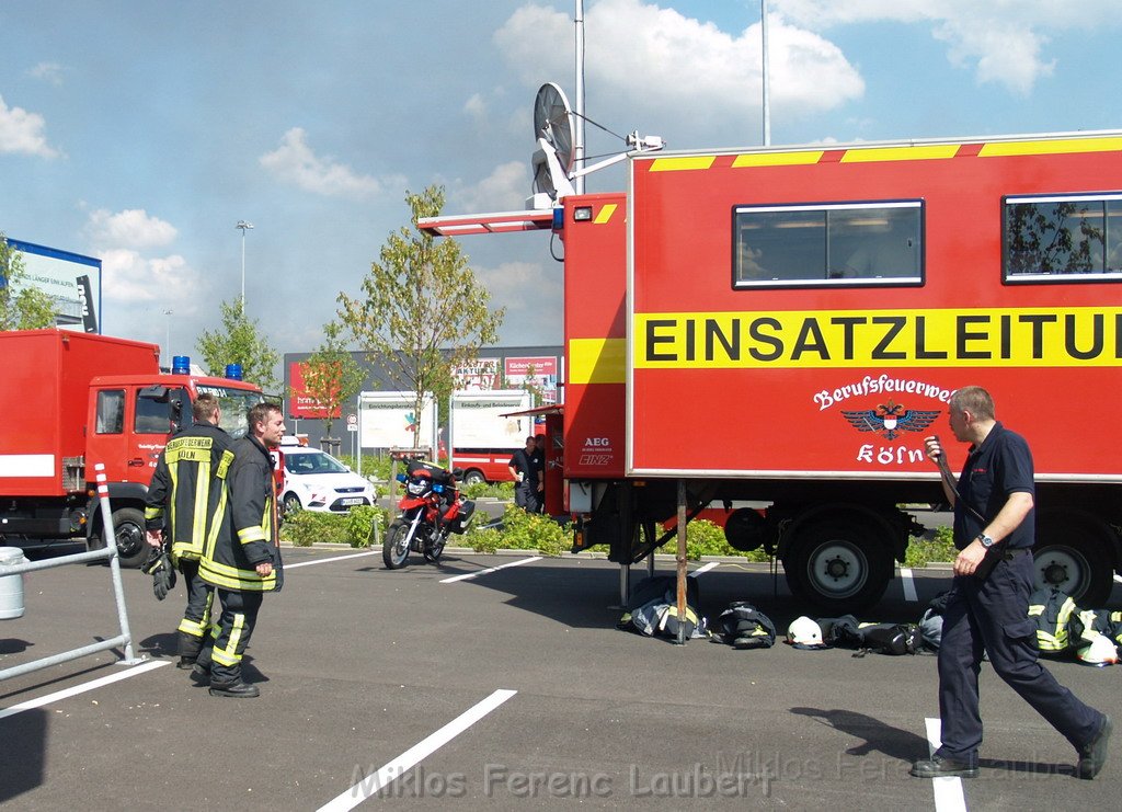 Feuer Koeln Ossendorf Butzweiler Hof neben IKEA P059.JPG